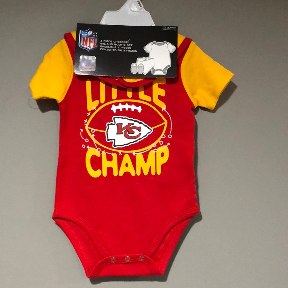 NFL Kansas City Chiefs Creeper, Bib & Bootie set. NWT 3/6mo